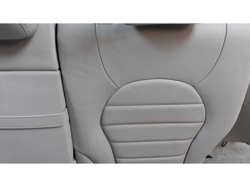 Recambio de asientos traseros para mercedes-benz clase c (w205) familiar 2.1 cdi cat referencia OEM IAM 2059200650  