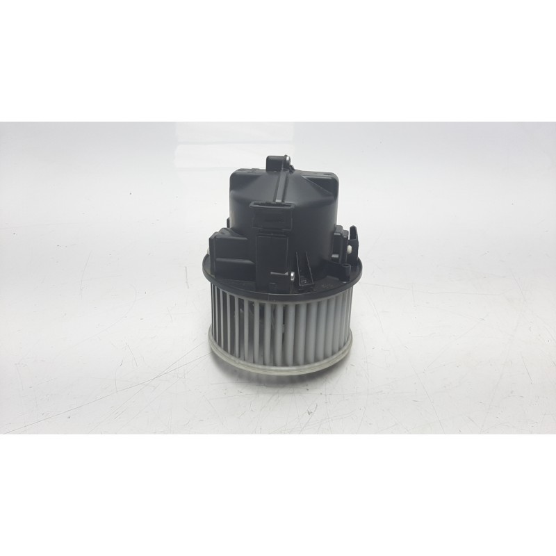Recambio de ventilador calefaccion para land rover freelander (lr2) 2.2 td4 cat referencia OEM IAM LR002630 34184 VHF110018HQ