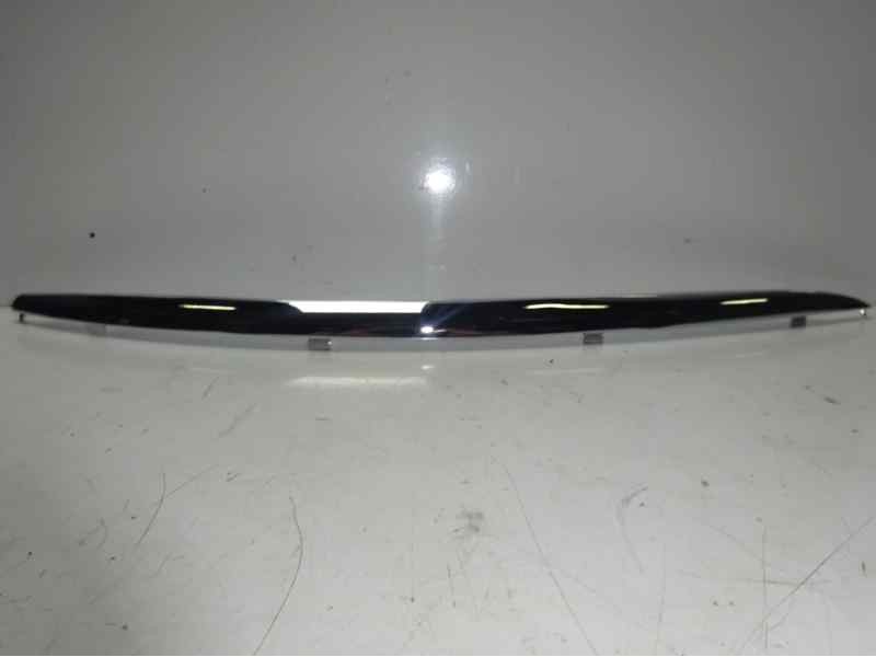 Recambio de molduras delanteras para volkswagen jetta (1k2) referencia OEM IAM  107233819 