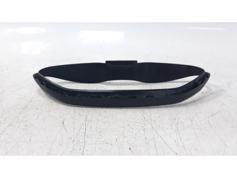 Recambio de moldura para peugeot 208 1.2 12v vti referencia OEM IAM 9673859177  