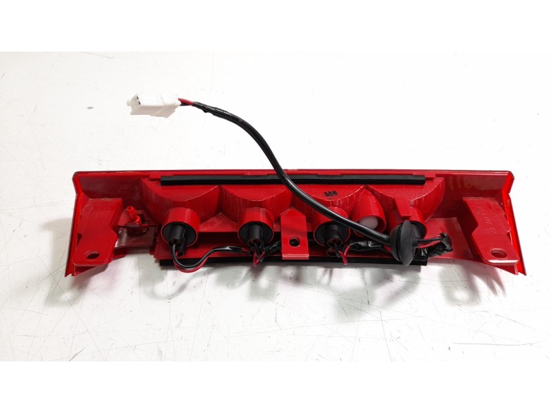 Recambio de luz central de freno para kia stonic (ybcuv) 1.0 tgdi cat referencia OEM IAM 92700H8400  