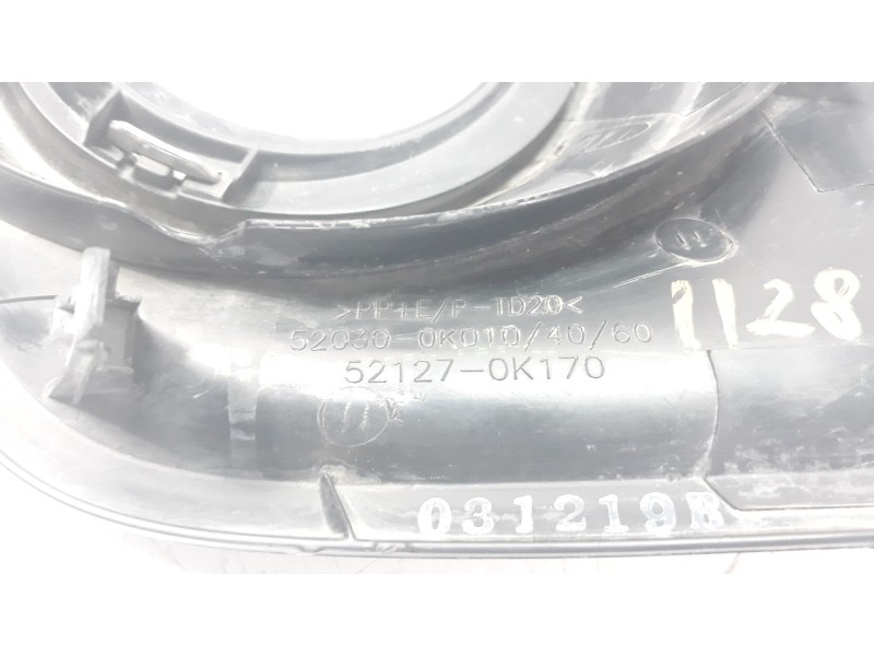 Recambio de rejilla paragolpes derecha para toyota hilux (kun) referencia OEM IAM 520300K010  