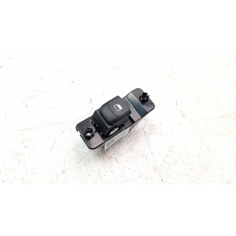 Recambio de mando elevalunas delantero derecho para kia stonic (ybcuv) 1.0 tgdi cat referencia OEM IAM 93580H8000WK  