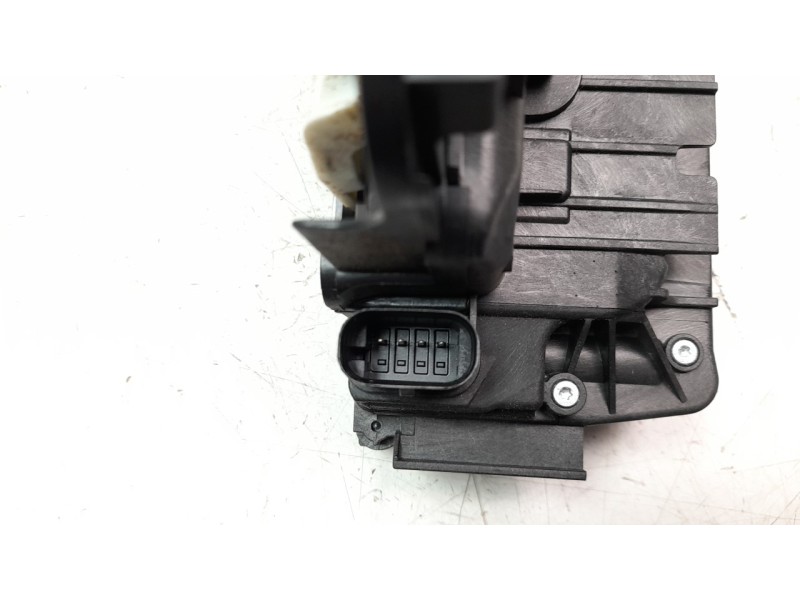 Recambio de cerradura puerta trasera derecha para mercedes-benz clase c (w205) familiar 2.1 cdi cat referencia OEM IAM A22200640