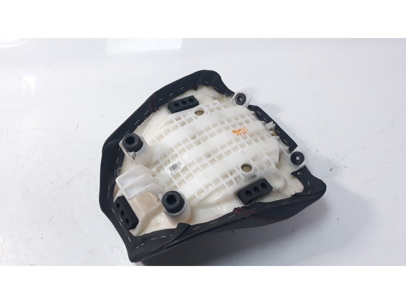 Recambio de asiento para honda cbr 650r referencia OEM IAM 77100MKND510  
