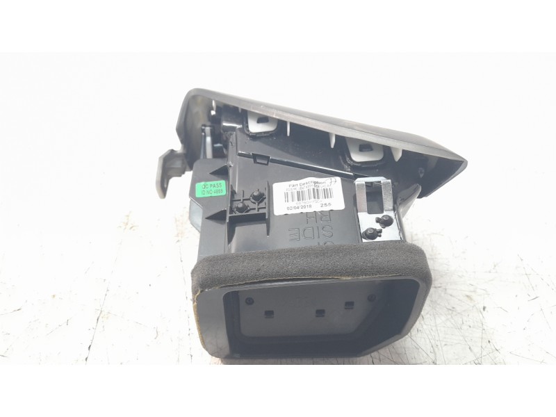 Recambio de rejilla delantera para nissan qashqai (j11) tekna referencia OEM IAM 68760HV00A  