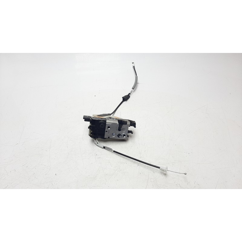 Recambio de cerradura puerta trasera derecha para peugeot 208 1.6 16v hdi fap referencia OEM IAM 9812501180  