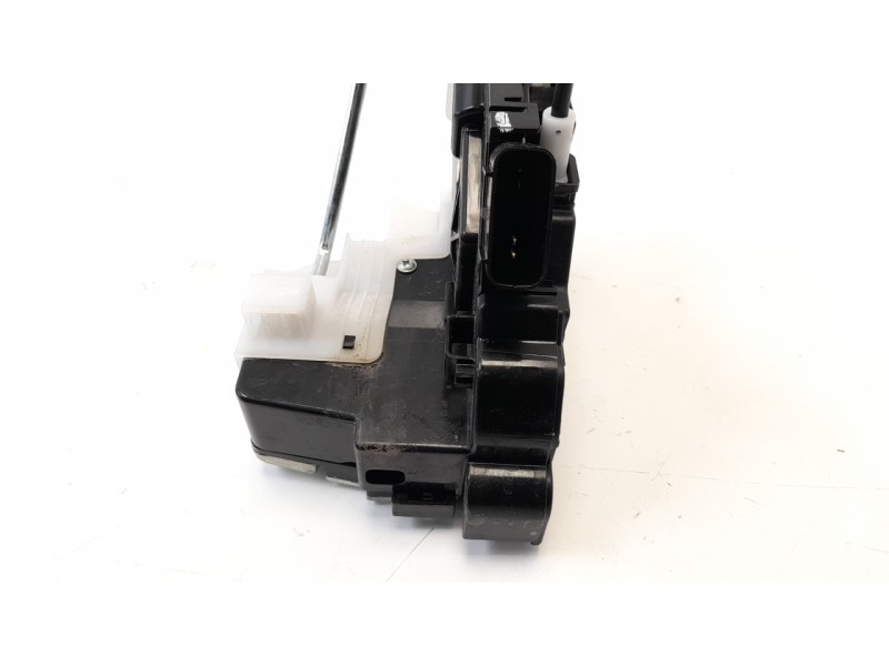 Recambio de cerradura puerta delantera derecha para hyundai i20 1.2 16v cat referencia OEM IAM 81320C8040  