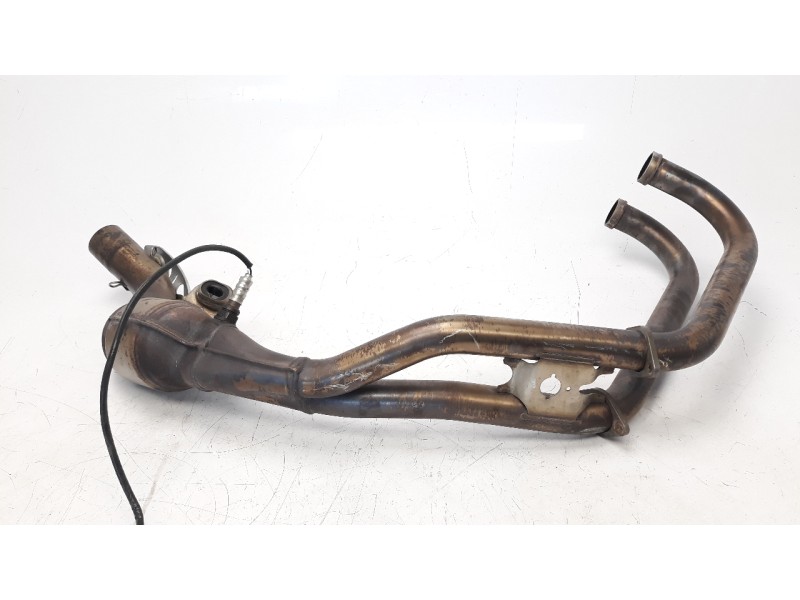 Recambio de colector escape para bmw f 800 gt referencia OEM IAM 18518546596  