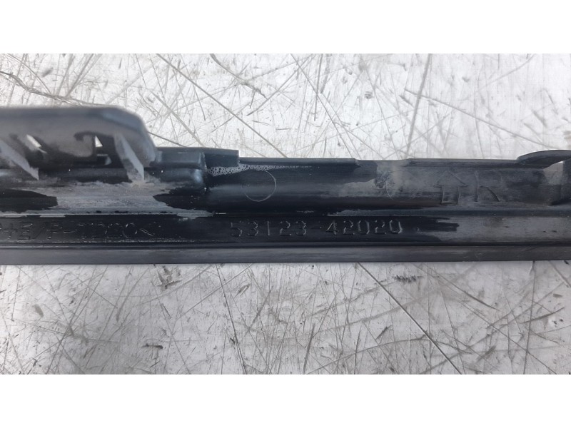 Recambio de moldura para toyota rav4 referencia OEM IAM 5312342020  
