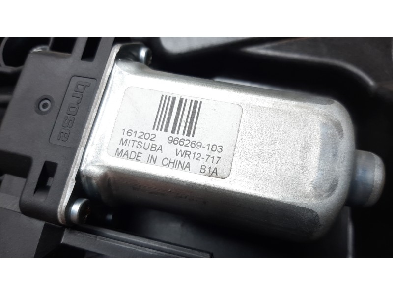 Recambio de elevalunas delantero derecho para volvo v40 2.0 diesel cat referencia OEM IAM 31301556  