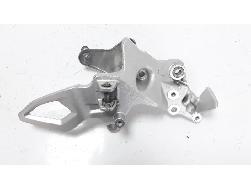 Recambio de estribo para bmw f 800 gt referencia OEM IAM 8527863  