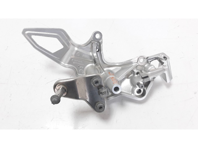 Recambio de estribo para bmw f 800 gt referencia OEM IAM 8527863  