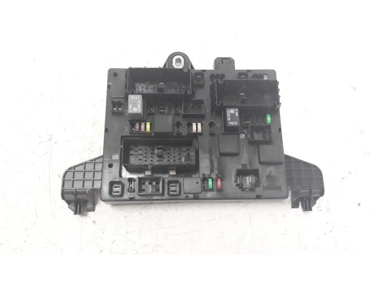 Recambio de caja reles / fusibles para opel astra j lim. 1.7 16v cdti referencia OEM IAM 365927271 13302300 1110021AA