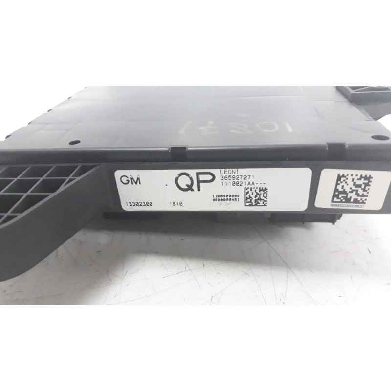Recambio de caja reles / fusibles para opel astra j lim. 1.7 16v cdti referencia OEM IAM 365927271 13302300 1110021AA