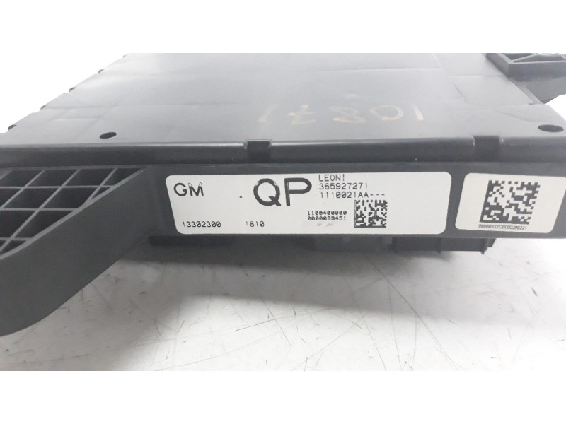 Recambio de caja reles / fusibles para opel astra j lim. 1.7 16v cdti referencia OEM IAM 365927271 13302300 1110021AA
