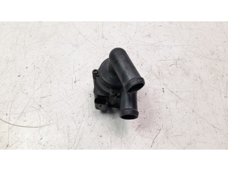 Recambio de bomba agua para volvo xc 40 2.0 diesel cat referencia OEM IAM 32222110  8888759988