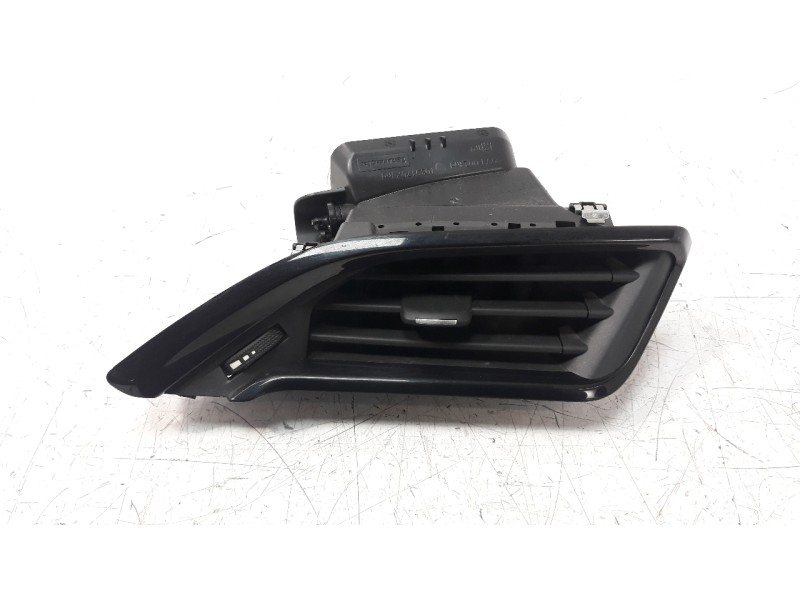 Recambio de rejilla aireadora para peugeot 208 1.2 12v vti referencia OEM IAM 9673131677  