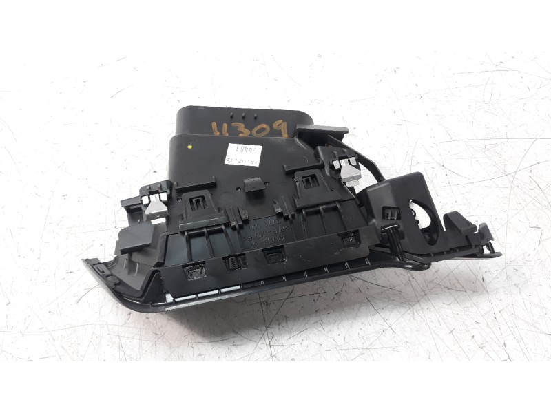 Recambio de rejilla aireadora para peugeot 208 1.2 12v vti referencia OEM IAM 9673131677  