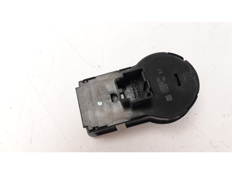 Recambio de mando luces para opel insignia berlina 2.0 16v cdti referencia OEM IAM 13268702  