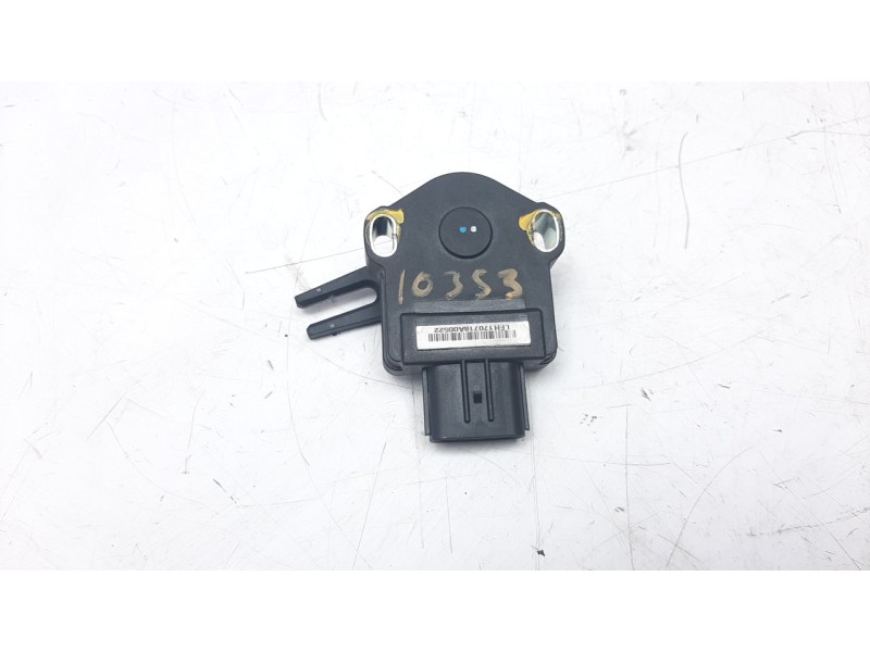Recambio de sensor para kia venga 1.6 crdi cat referencia OEM IAM 93840B2100  