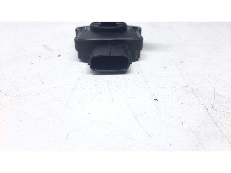 Recambio de sensor para kia venga 1.6 crdi cat referencia OEM IAM 93840B2100  