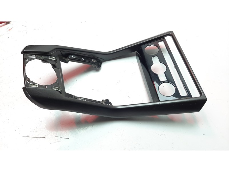 Recambio de moldura para volkswagen t-roc advance referencia OEM IAM 2GA863099  
