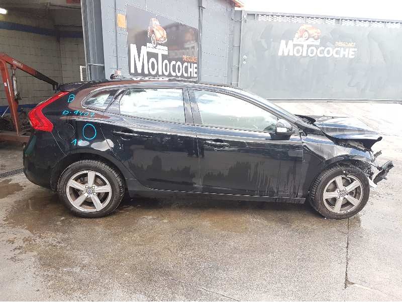 volvo v40 del año 2015