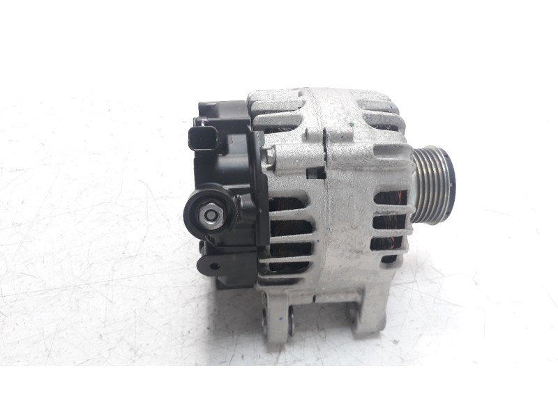 Recambio de alternador para opel astra 5p elegance referencia OEM IAM 9835688980  