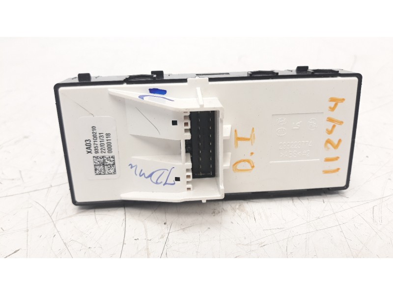 Recambio de mando elevalunas delantero izquierdo para hyundai i20 active 1.0 tgdi cat referencia OEM IAM 93571Q0210  