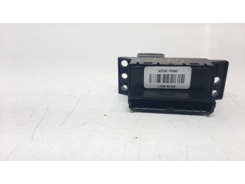 Recambio de interruptor para kia venga 1.6 crdi cat referencia OEM IAM 937001P060  
