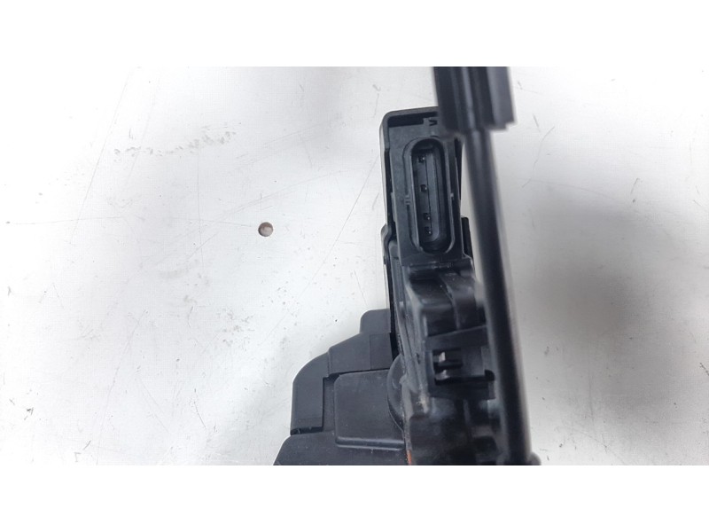 Recambio de cerradura puerta delantera derecha para opel astra 5p elegance referencia OEM IAM 55556980  