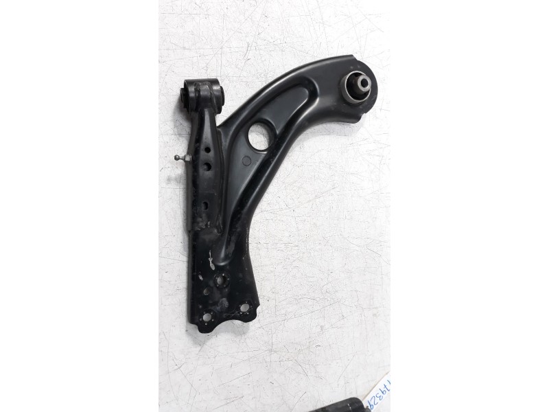 Recambio de brazo suspension inferior delantero derecho para peugeot 308 sw 1.5 blue-hdi fap referencia OEM IAM 9846329280  