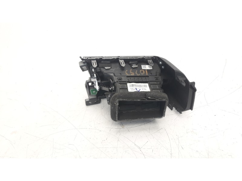 Recambio de rejilla aireadora para kia niro referencia OEM IAM 84790G5000  