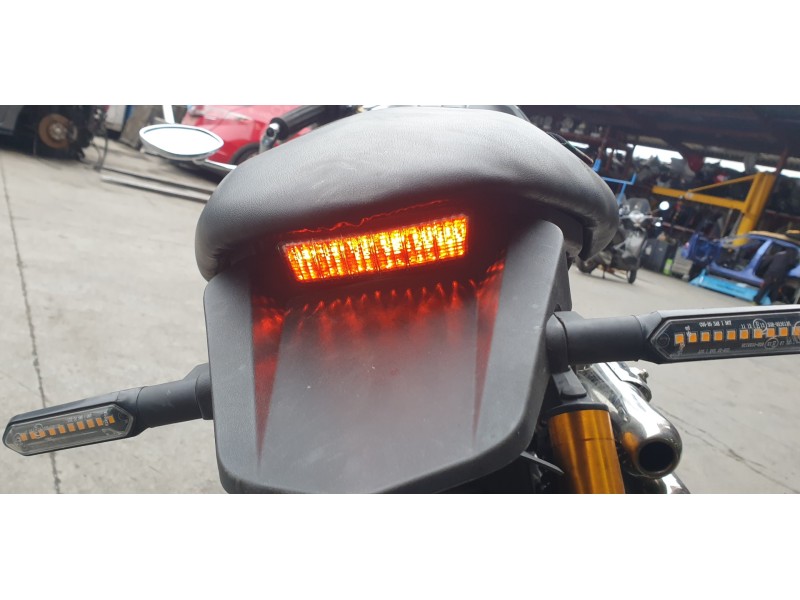 Recambio de piloto trasero central para mondial cr / 0 / 0 hps cafe racer referencia OEM IAM 50R002510  