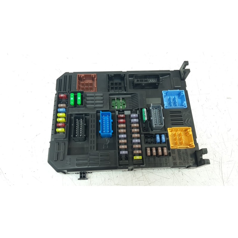 Recambio de caja reles / fusibles para peugeot 308 sw 1.5 blue-hdi fap referencia OEM IAM 983288068000  