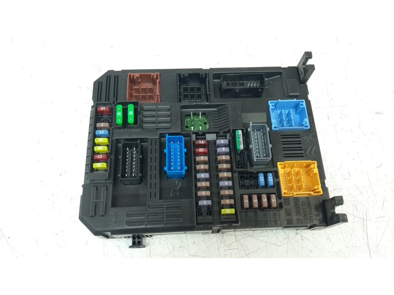 Recambio de caja reles / fusibles para peugeot 308 sw 1.5 blue-hdi fap referencia OEM IAM 983288068000  