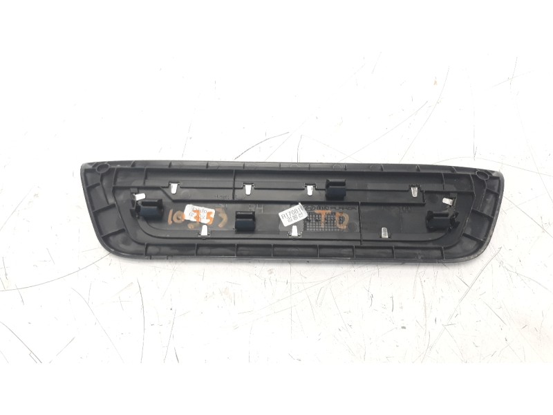 Recambio de moldura para kia niro referencia OEM IAM 85887G5100  