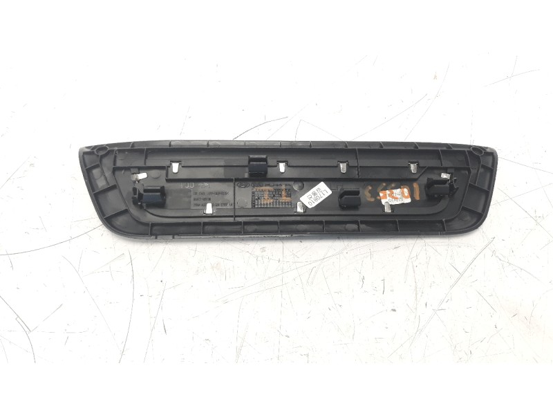 Recambio de moldura para kia niro referencia OEM IAM 85877G5100  