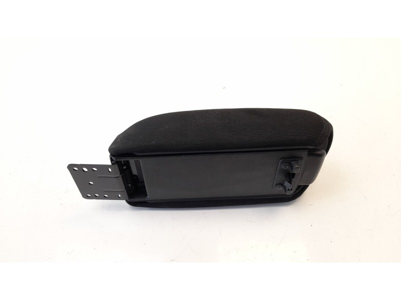 Recambio de apoyabrazos central para jeep renegade 1.6 cat referencia OEM IAM 735600151  