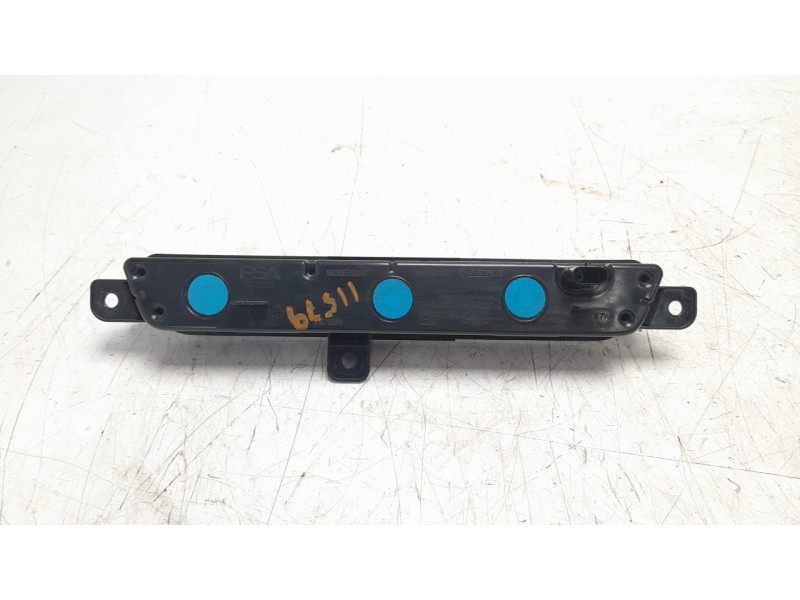 Recambio de piloto trasero central para opel astra 5p elegance referencia OEM IAM 9839579980  