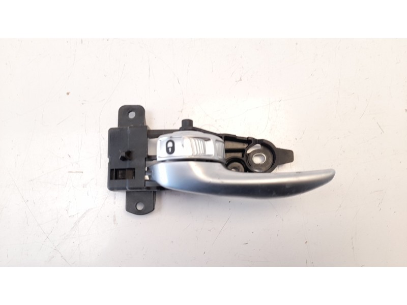 Recambio de maneta interior delantera izquierda para jeep renegade 1.6 cat referencia OEM IAM 735647340  
