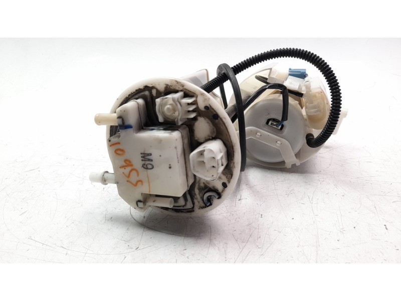 Recambio de bomba combustible para toyota rav 4 referencia OEM IAM 2322036011  