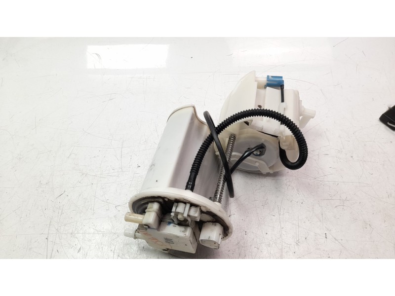 Recambio de bomba combustible para toyota rav 4 referencia OEM IAM 2322036011  