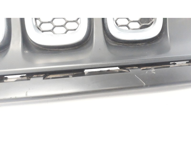 Recambio de rejilla delantera para jeep renegade 1.6 cat referencia OEM IAM 68406187AA  JE1002001