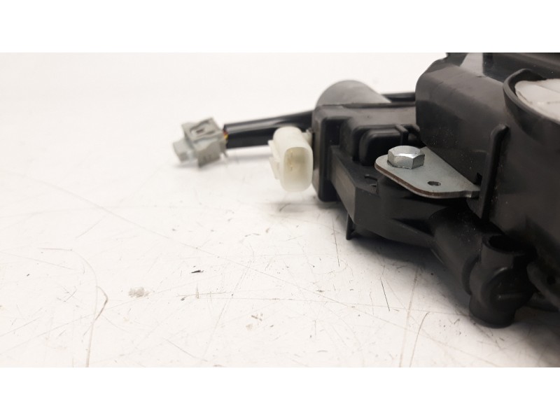 Recambio de cerradura maletero / porton para toyota rav 4 referencia OEM IAM 6935042060 T5161382A 1638000790