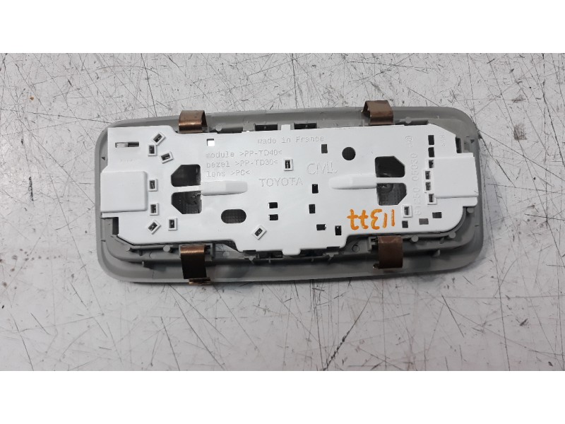 Recambio de luz interior para toyota avensis 1.8 16v cat referencia OEM IAM 8125005030  