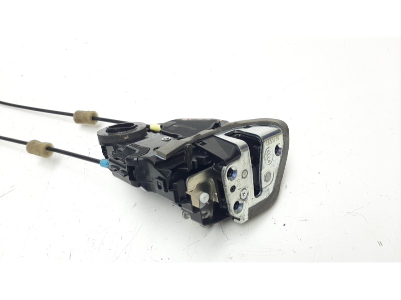 Recambio de cerradura puerta trasera derecha para toyota rav 4 referencia OEM IAM 6905033120  