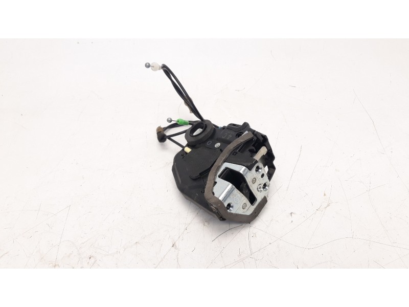 Recambio de cerradura puerta trasera izquierda para toyota rav 4 referencia OEM IAM 6906033120  