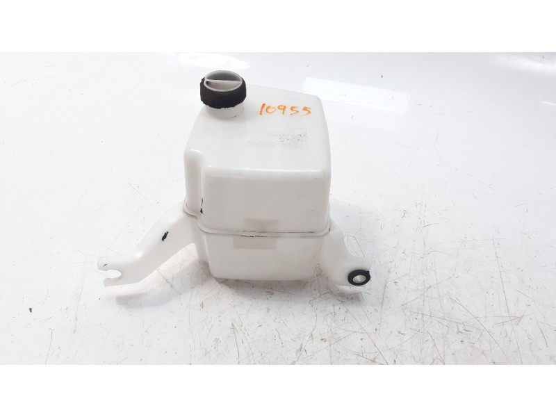 Recambio de deposito expansion para toyota rav 4 referencia OEM IAM 1789436040  